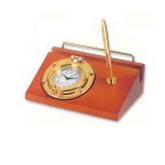 Часы «люк»с ручкой на деревянной подставке  